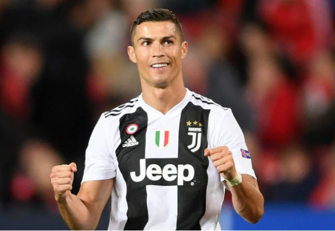 奥格斯堡0-0云达不莱梅，施密德错失良机（奥格斯堡与云达不莱梅0-0收场，施密德挥霍良机）