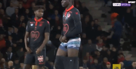 曾单赛季30球，紫百合名宿里加诺退役后重拾老本行当泥瓦匠（单季30球神射手到泥瓦匠：紫百合名宿里加诺退役后重返旧业）