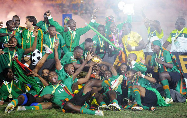 足球这项运动陪伴了我整个初高中，今天我十八岁了，...（足球陪我走过初高中，十八岁，我仍在奔跑）