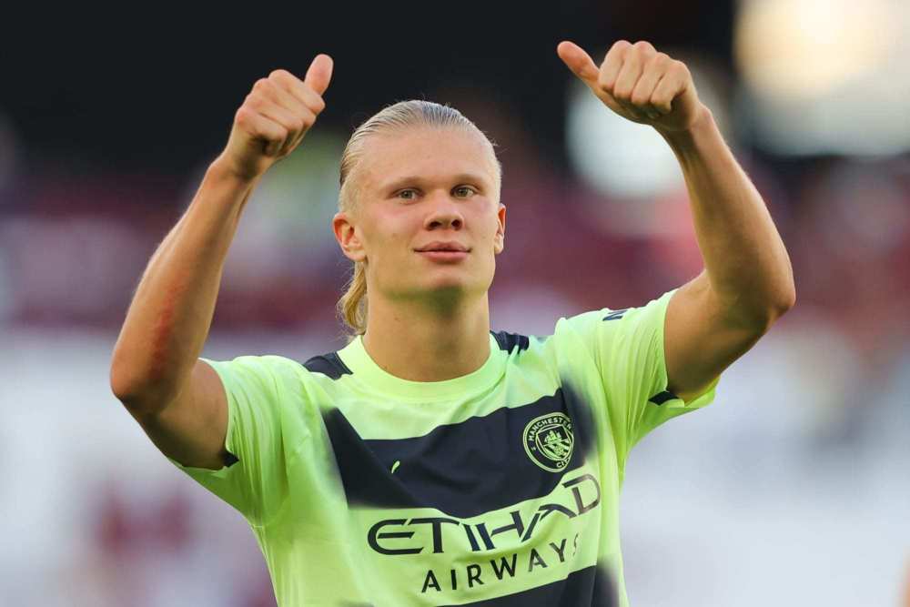 皇马更衣室危机缓解，阿隆索暂无下课可能，球队有望取得3连胜，全队团结推动复兴。（皇马更衣室危机消解，阿隆索暂无下课风险，球队有望拿下3连胜，团结一心推进复兴）