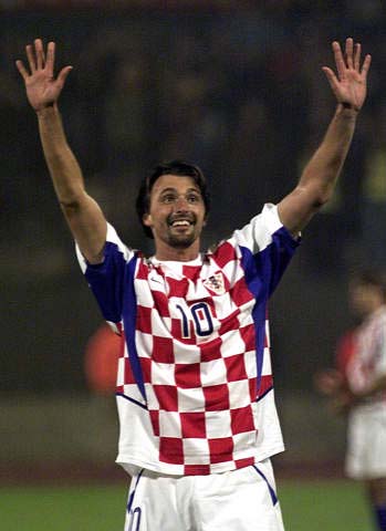 博涅克：莱万应去美国或中东捞金，若去米兰易被意甲后卫肘击（博涅克劝告：莱万不如赴美国或中东淘金，若投米兰恐遭意甲后卫肘击）