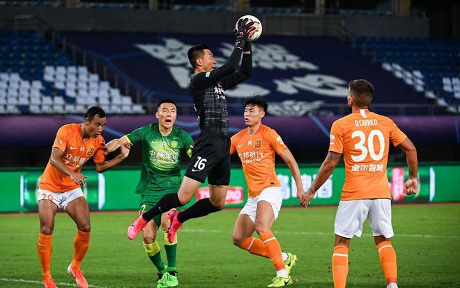 德甲半场：曼赞比破门，海登海姆0-1弗赖堡（德甲半场战况：曼赞比建功，弗赖堡客场1-0领先海登海姆）