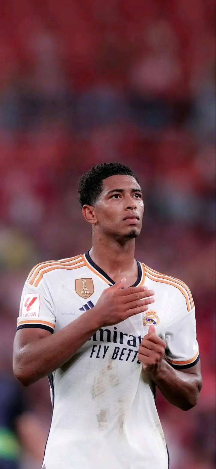 从“水土不服”到中场中坚，斯洛特冒险启用维尔茨收获显著成效（从短暂水土不服到中场定海神针，斯洛特大胆启用维尔茨收获显著回报）