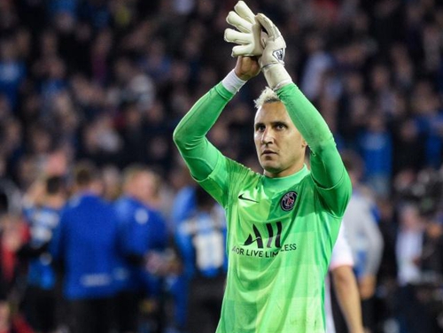 半场：海港0-0柔佛新山，陈威屡献神扑，格劳德尔逃红牌（半场战报：海港0-0柔佛新山，陈威多次神勇救险，格劳德尔逃过红牌）