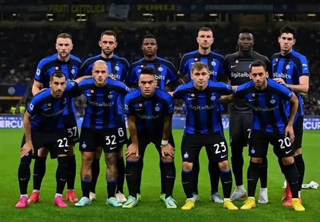 他这次传球完全是大师级别（这一脚传球堪称大师手笔）