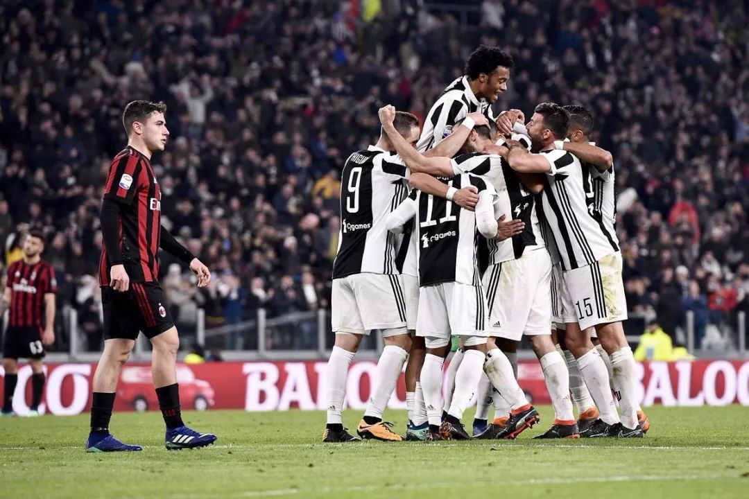 琼斯：我们一直都支持斯洛特，萨拉赫的情况轮不到我点评（琼斯：我们始终力挺斯洛特，萨拉赫的事我不予置评）