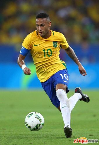 哈登率快船在常规赛中单挑魔术，连续4场得分超28分，但球队仍落后较大。（哈登率快船常规赛对阵魔术，连4场28+仍难阻球队大比分落后）