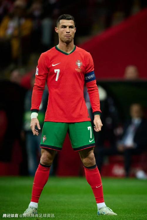 内马尔近3场4球1助攻帮助桑托斯成功保级，并拿到南球杯资格（内马尔近3战4球1助，助桑托斯完成保级并锁定南球杯席位）