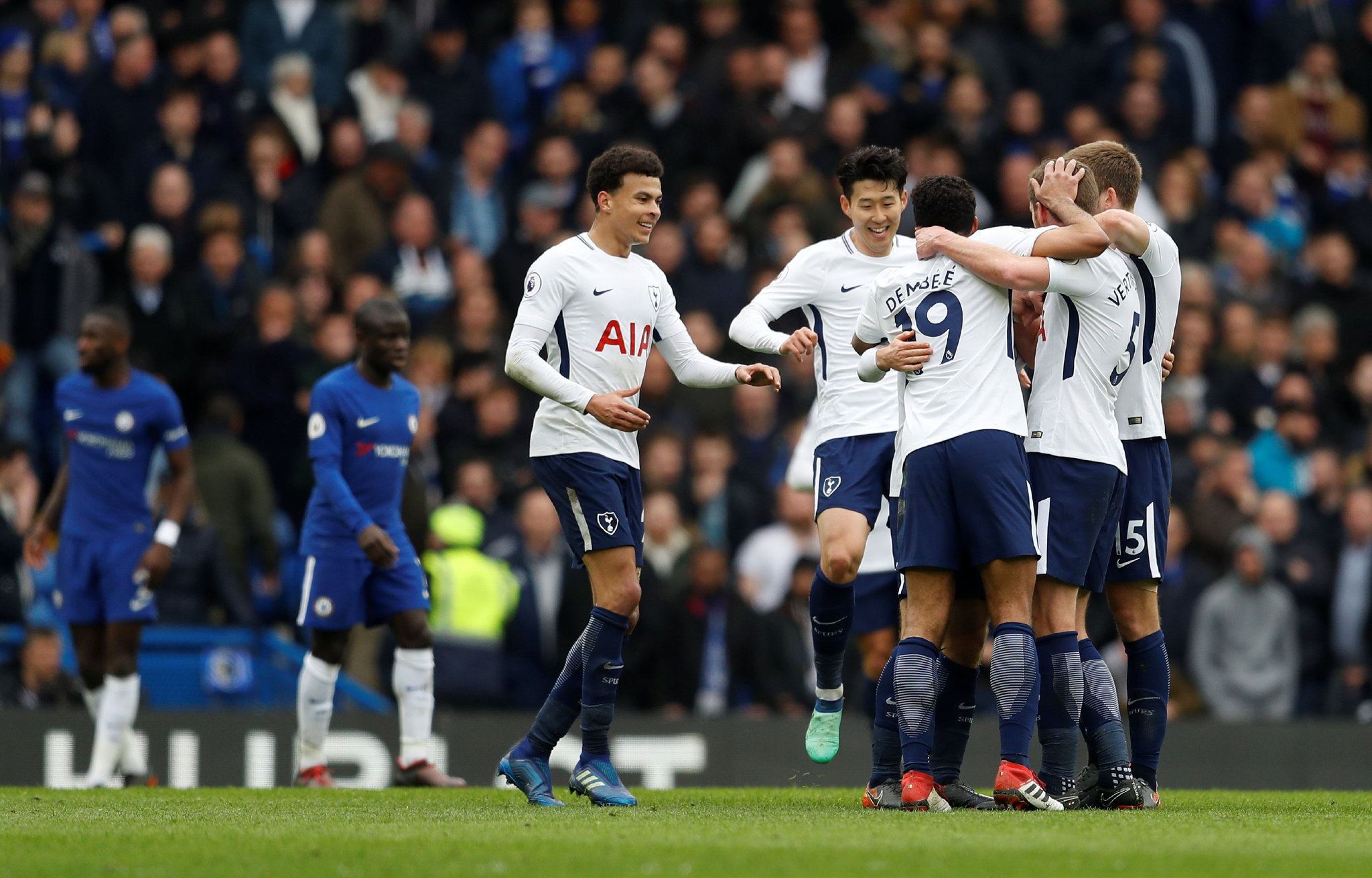 梅西职业生涯获得13座联赛冠军：西甲10冠、法甲2冠、美职联1冠（梅西生涯联赛冠军达13座：西甲10冠、法甲2冠、美职联1冠）