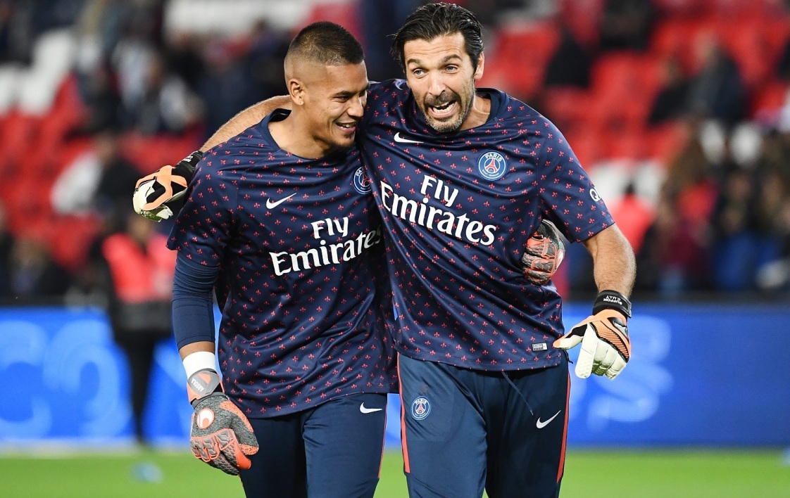 英超争冠悬念再起！曼城强势迫近，阿森纳迎魔鬼赛程（英超冠军之争重燃！曼城步步紧逼，阿森纳直面魔鬼赛程）