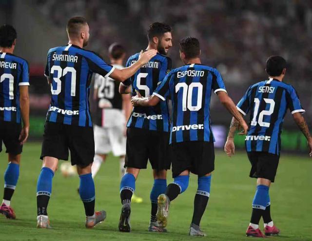 足球世界杯再次出现误判，慢镜头疯传（世界杯再现误判，慢镜头刷屏）