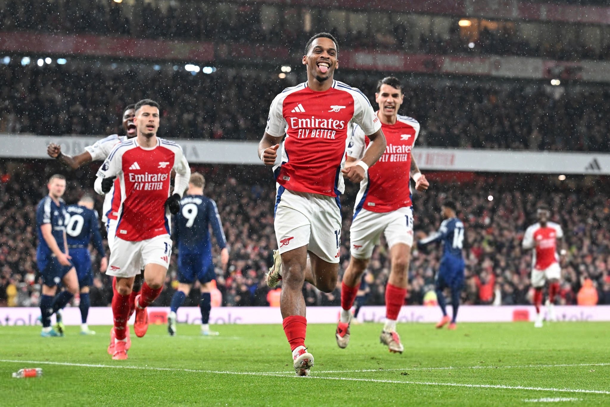 李嗣镕：赛季结束前迎来中超首秀，感谢支持，我们下赛季见（赛季尾声迎中超首秀，李嗣镕致谢支持：下赛季见）