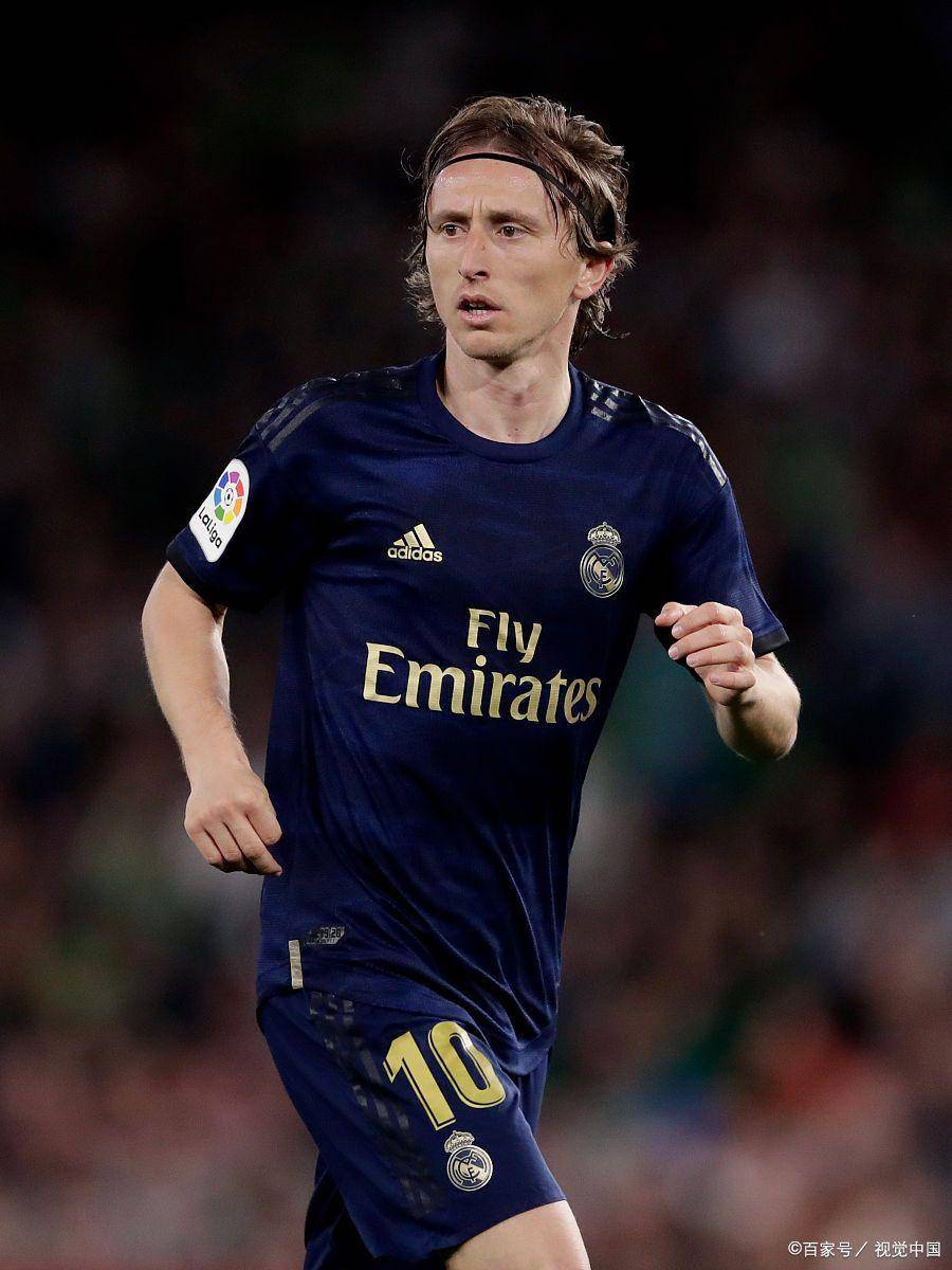 B席48次英超助攻超越阿圭罗，曼城队史仅次于丁丁和D席（B席英超助攻数达48次，已超阿圭罗，曼城队史仅逊德布劳内与大卫席尔瓦）