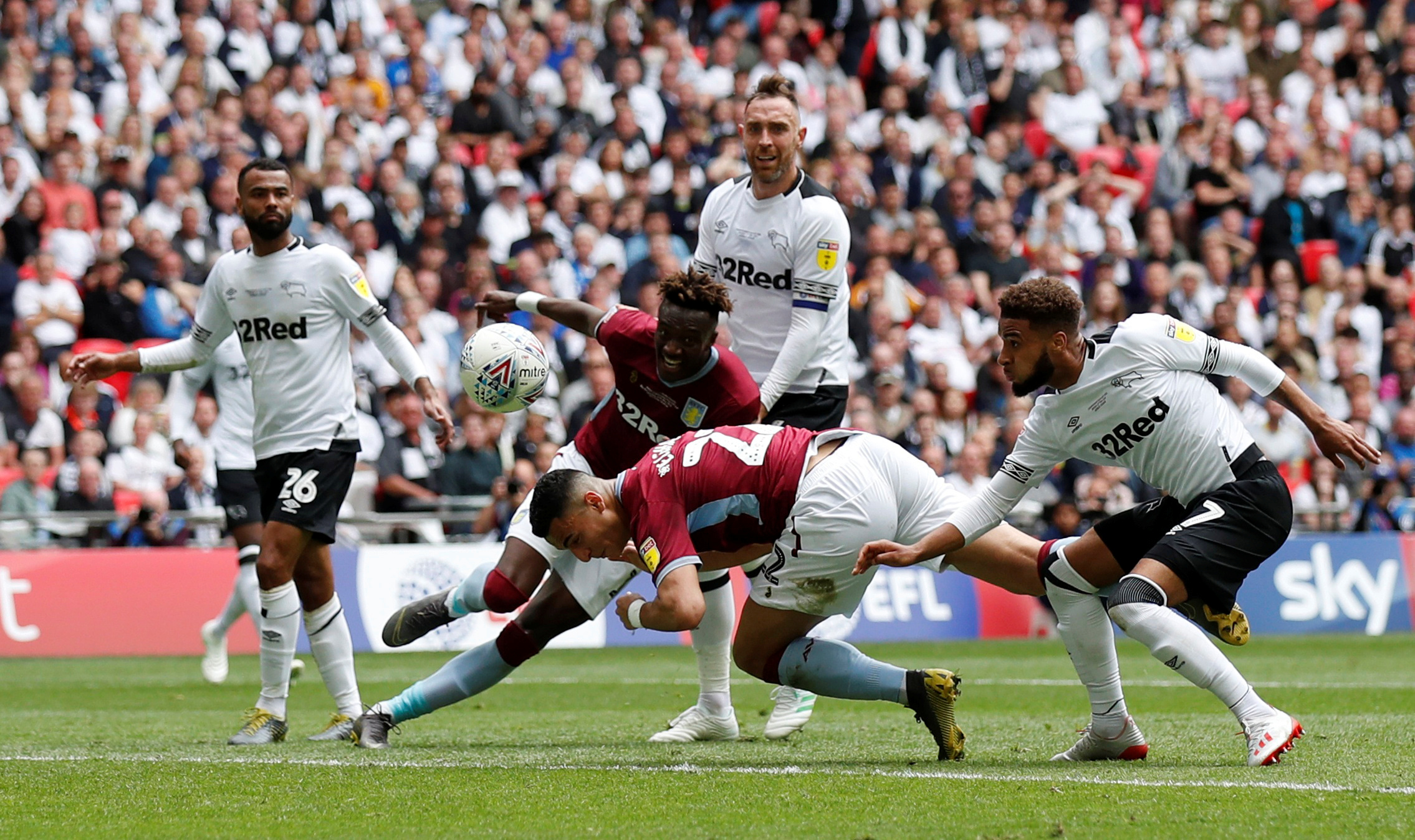 法尔克：于帕优先考虑与拜仁续约，也会考虑巴黎和皇马（法尔克：于帕倾向与拜仁续约，巴黎与皇马仍在候选名单）