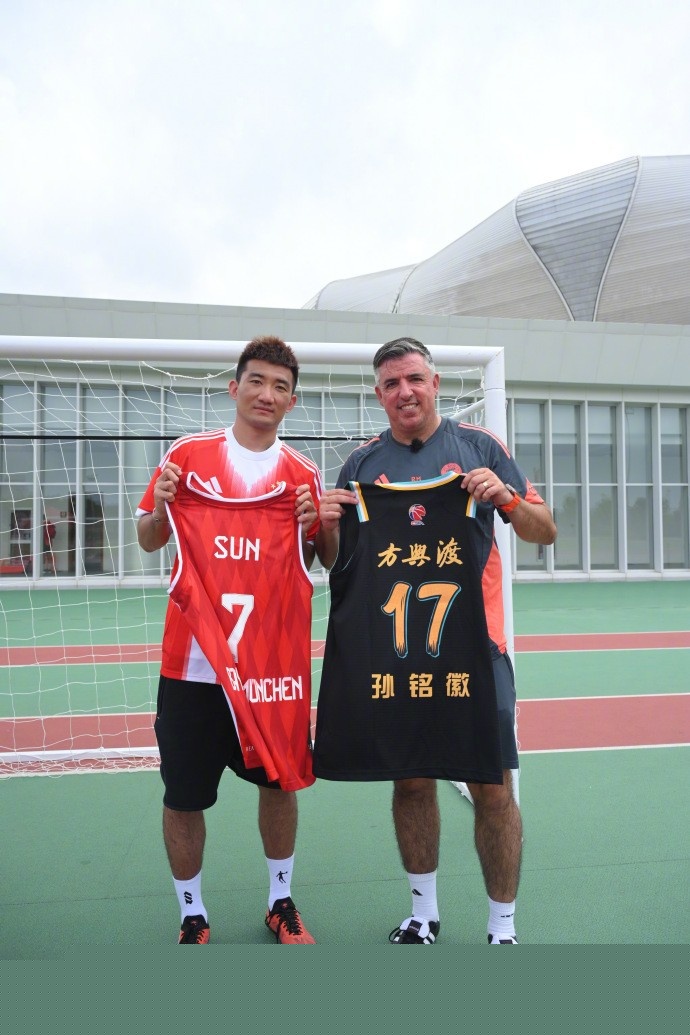 里程碑！字母哥生涯总得分来到21000分（字母哥生涯总得分突破21000分大关）