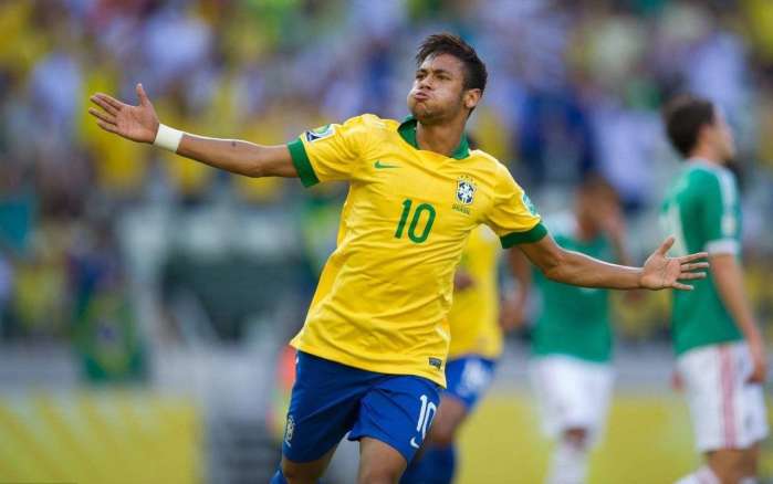 扑救率85.2%场均丢球0.57，斯维拉尔两项数据五大联赛门将第一（85.2%扑救率、场均0.57失球，斯维拉尔双项数据居五大联赛门将之首）