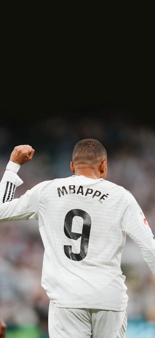 王钰栋：希望带领中国队进入世界杯，关于留洋情况一切保密（王钰栋：力争率国足闯入世界杯，留洋动态暂不公开）