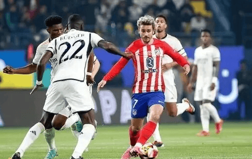 詹姆斯：亚当斯强的离谱，全队人加上教练组、安保才能卡住他