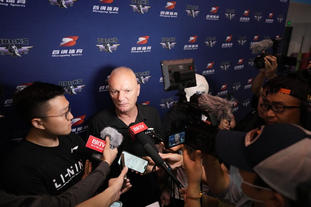 梅西与穆勒再聚首，美职联总决赛对决历史宿命。（梅西再逢穆勒，美职联总决赛上演宿命之战）